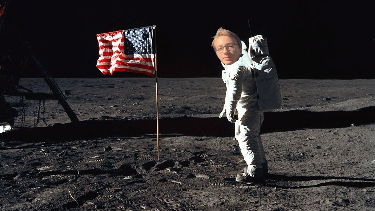 Stef, the first man on the moon