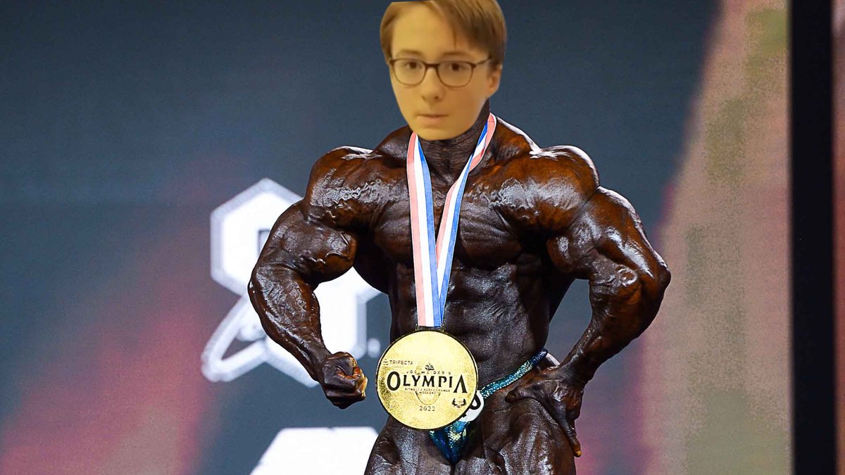 Stef posing at Mr. Olympia